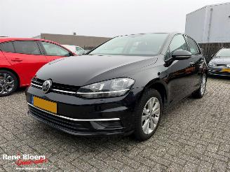 Vaurioauto  passenger cars Volkswagen Golf 1.0 TSI Comfortline 110pk DSG-automaat 2018/7