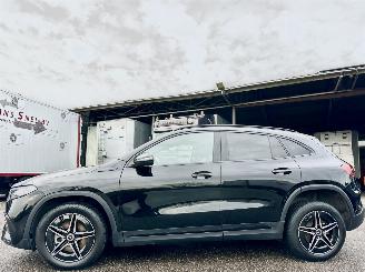 Auto incidentate Mercedes EQA 250 AMG 190pk aut + f1 Business Solution 67kWh - navi - widescreen - sfeerverl - camera - elektr klep 2022/8