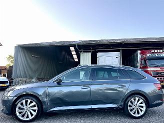 krockskadad bil auto Skoda Superb 1.6 TDI 120pk dsg aut + f1 Style Bus - pano - nap - xenon - rest bpm 1300 - keyless - front + side + line assist - elektr klep 2017/4
