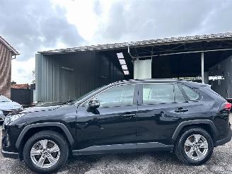 skadebil auto Toyota Rav-4 2.5 Hybrid 178pk aut + f1 Business - 119dkm nap - front + line assist - leer - camera - clima - cruise contr 2022/11