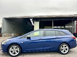 Schadeauto Opel Astra Sports tourer 1.2T 131pk 6-bak - nap - navi - camera - elektr klep - stoelverw v+a - stuurverw - keyless - leer + alcant 2021/2