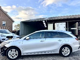 uszkodzony samochody osobowe Kia Ceed Sportswagon 1.0 T-GDi 99pk 6-bak 2021/5