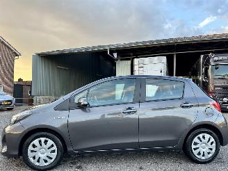 Schadeauto Toyota Yaris 1.5 Hybrid 89pk automaat Aspiration 5drs - 52dkm nap - navi - camera - clima - cruise - facelift - rijdbaar 2016/3