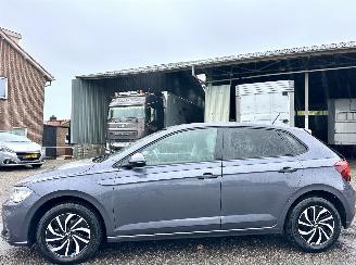 uszkodzony samochody osobowe Volkswagen Polo 1.0 TSI 95pk 7-traps aut + f1 Life Edition 5drs - nap 2024/12