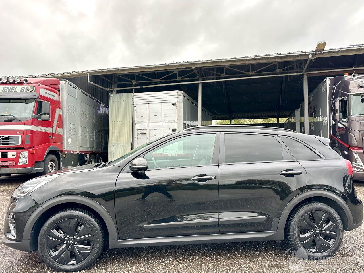 Kia e-Niro 64kWh 204pk aut + f1 DynamicPlusLine - schuifdak - nap - navi - cam - leer - stoelkoeling - stuurverw + stoelverw