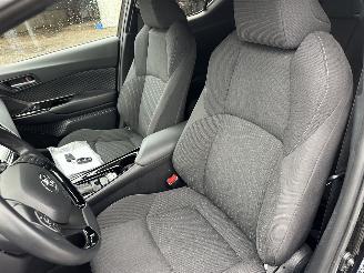 Toyota C-HR Gereserveerd 1.8 Full Hybrid 148pk aut Energy - 42dkm nap - navi - camera - keyless entry + start - front + line assist picture 23