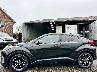 krockskadad bil auto Toyota C-HR Gereserveerd 1.8 Full Hybrid 148pk aut Energy - 42dkm nap - navi - camera - keyless entry + start - front + line assist 2019/2