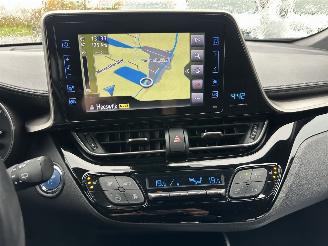 Toyota C-HR Gereserveerd 1.8 Full Hybrid 148pk aut Energy - 42dkm nap - navi - camera - keyless entry + start - front + line assist picture 18