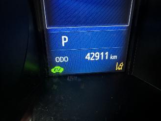 Toyota C-HR Gereserveerd 1.8 Full Hybrid 148pk aut Energy - 42dkm nap - navi - camera - keyless entry + start - front + line assist picture 16