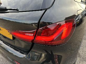 BMW 1-serie Gereserveerd 118D 2.0 150pk 8-traps aut + f1 M-Sport - pano - front + line + side + park assist - sfeerverl - keyless - virtual picture 98