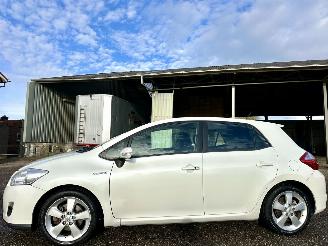 skadebil auto Toyota Auris 1.8 Full Hybrid 123pk aut Executive 2011/1