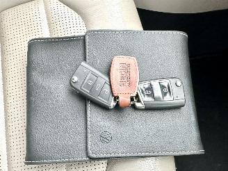 Volkswagen e-Golf 136pk aut Highline 5drs - nap - virtual - keyless - leer - stoelverw - sfeerverl - camera - pdc v+a picture 16