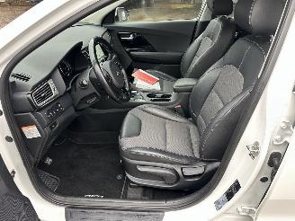 Kia Niro 1.6 GDi Hybrid ExecutiveLine - 77dkm nap - navi - camera - trekh - pdc - half leer - line assist picture 41