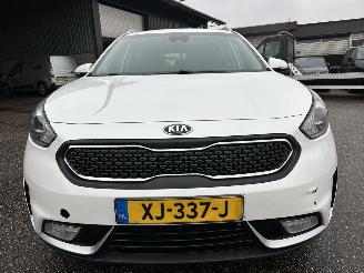 Kia Niro 1.6 GDi Hybrid ExecutiveLine - 77dkm nap - navi - camera - trekh - pdc - half leer - line assist picture 3