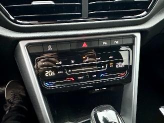 Volkswagen T-Roc 1.5 TSI 150pk 7-Traps aut Life - 7dkm nap - navi - cam - virtual - front + line + park assist - keyless picture 28