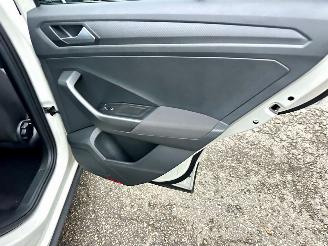 Volkswagen T-Roc 1.5 TSI 150pk 7-Traps aut Life - 7dkm nap - navi - cam - virtual - front + line + park assist - keyless picture 44