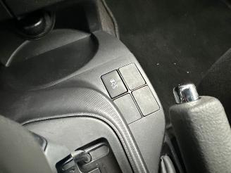 Toyota iQ 1.0 VVTi 68pk automaat Aspiration - 44dkm nap - navi - clima - keyless entry + start - lmv - pdc picture 32