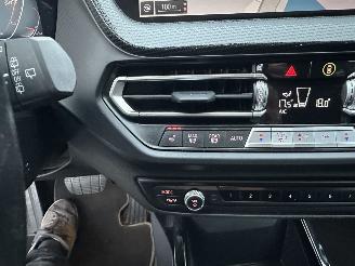 BMW 1-serie 118i 136pk 7-Traps aut High Exe - nap - virtual - nav - cam - front + line + park assist - leer + stoelverw - sfeerverl picture 44