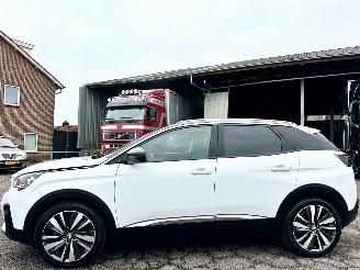 Damaged car Peugeot 3008 1.2 Turbo 131pk 6-bak Premium 2019/3