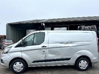 uszkodzony samochody ciężarowe Ford Transit Custom 2.0 TDCI 105pk 6-bak euro.6 trend - nap - 1e eig - airco - camera - cruise - stoelverw - pdc - trekh 2018/12