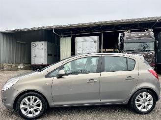 Schadeauto Opel Corsa 1.4-16V 101pk Cosmo 5drs - pano - nap - clima - cruise - half leer - pdc - licht + regens + dimmend binnenspiegel 2011/1