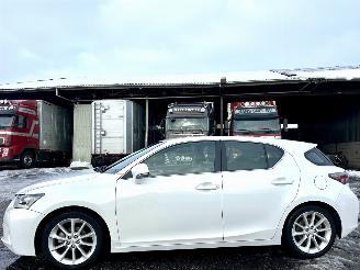 krockskadad bil auto Lexus Ct 200h Hybrid 123pk aut Luxury Line - nap - nav - leer - camera - memory - xenon - pdc v+a - keyless 2012/1