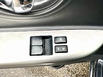 Nissan Micra gereserveerd 1.2i 80pk Connect Edition 5drs - navi - clima - cruise - pdc v+a - licht + regensensor - gebruikerssporen picture 17