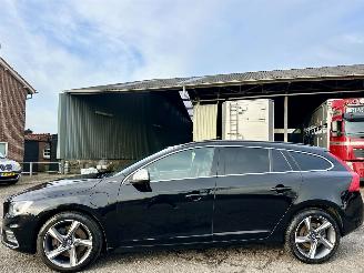 Vaurioauto  passenger cars Volvo V-60 2.4 D5 2015/12