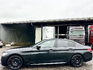 škoda osobní automobily BMW 5-serie 540i 340pk aut + f1 High Exe M-Sport - schuifdak - hud - softclose - b&w - 360cam - stoelvent - stuurverw 2017/4