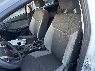 Ford Focus 1.0T Ecoboost 101pk Edition 5drs - 64dkm - airco - 51.360km distr.riem + waterpomp vernieuwd in 5/2025 picture 39