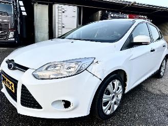 Ford Focus 1.0T Ecoboost 101pk Edition 5drs - 64dkm - airco - 51.360km distr.riem + waterpomp vernieuwd in 5/2025 picture 2
