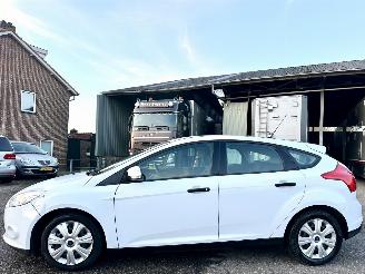 Avarii autoturisme Ford Focus 1.0 Ecoboost 101pk Edition 5drs - 64dkm - airco - 51.360km distr.riem + waterpomp vernieuwd in 5/2025 2014/8