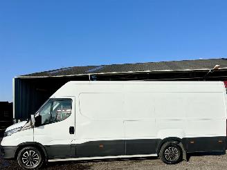 krockskadad bil bedrijf Iveco Daily Maxi 35S16V 2.3D aut euro.6 410L/H3 3pers - front + line assist - navi - camera - clima - cruise 2021/9