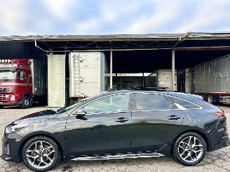 Schadeauto Kia Proceed 1.4 T-GDI 140pk 7-Traps aut GT-Line - nap - pano - 2019/5