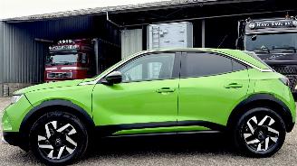Schadeauto Opel Mokka-E 50kWh Business Elegance 7.4kw bl. 2022/1
