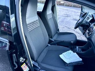 Volkswagen Up! 1.0i 65pk BMT 5drs - nap - clima - camera - cruise - pdc - licht + regensensor - line assist picture 29