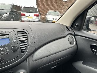 Hyundai I-10 1.1 i-Drive 69pk Cool 5drs - 62dkm nap - airco - elektr ramen - facelift - aux - usb - radio cd - rijdbaar picture 25