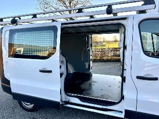 Renault Trafic 2.0 dCi 120pk 6-bak L2/H1 Comf euro.6 - 1e eig - nap - 2x schuifdeur - navi - airco - cruise - pdc - trekh picture 15