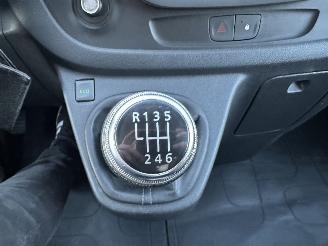 Renault Trafic 2.0 dCi 120pk 6-bak L2/H1 Comf euro.6 - 1e eig - nap - 2x schuifdeur - navi - airco - cruise - pdc - trekh picture 19