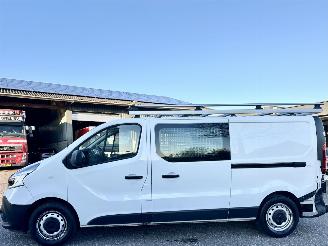 krockskadad bil bedrijf Renault Trafic 2.0 dCi 120pk 6-bak L2/H1 Comf - 1e eig - nap - 2x schuifdeur 2021/11