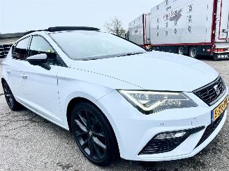 Seat Leon 1.5 TSI 131pk FR Ult Ed - pano - 78dkm - facelift - virtual - front assist - sfeerverl - pdc v+a - alarm - nardo grey picture 4