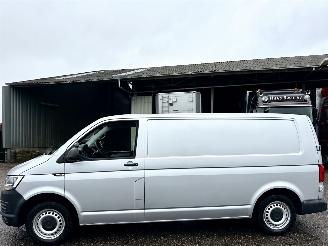  Volkswagen Transporter 2.0 TDI 150pk 6-bak euro.6 L2/H1 Highline 3Pers - nap - 1e eig - navi - airco - cruise - carplay - pdc - trekh 2016/10