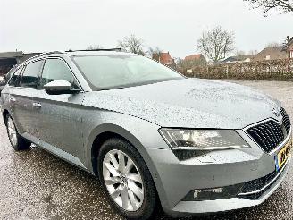 Skoda Superb 2.0 TDI 150pk 6-bak euro.6 Style Bus - nap - navi - camera - front + side + park assist - keyless entry + start picture 4