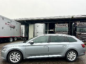 Unfallwagen Skoda Superb 2.0 TDI Style Business 2015/11