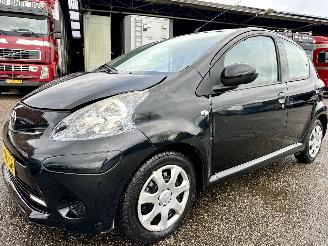 Toyota Aygo 1.0 VVT-i 68pk aut + f1 Aspiration - nap - airco - facelift - led - bleutooth - elektr ramen - slechts 75dkm picture 62