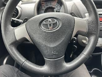 Toyota Aygo 1.0 VVT-i 68pk aut + f1 Aspiration - nap - airco - facelift - led - bleutooth - elektr ramen - slechts 75dkm picture 42