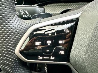 Volkswagen Golf 1.5 eTSI aut + f1 162pk R-Line - pano - hud - keyless - virtual - front + line + side + park assist picture 29