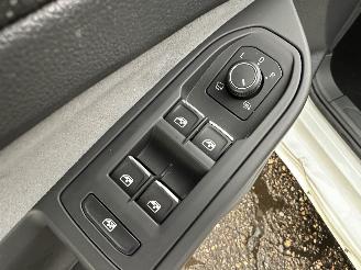 Volkswagen Golf 1.5 eTSI aut + f1 162pk R-Line - pano - hud - keyless - virtual - front + line + side + park assist picture 52