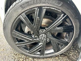Volkswagen Golf 1.5 eTSI aut + f1 162pk R-Line - pano - hud - keyless - virtual - front + line + side + park assist picture 101