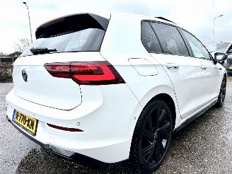 Volkswagen Golf 1.5 eTSI aut + f1 162pk R-Line - pano - hud - keyless - picture 5